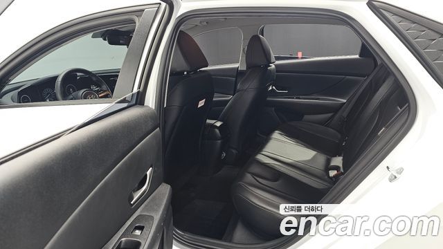 Hyundai AVANTE 2024 — photo 18