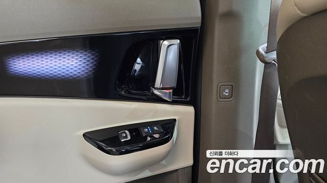 Kia Canival 2022 — photo 24