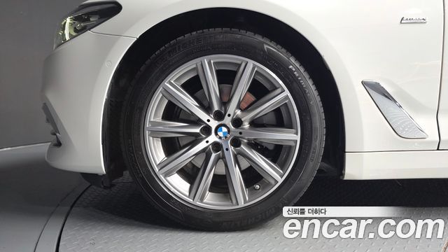 BMW 5-Series 2018 — photo 5