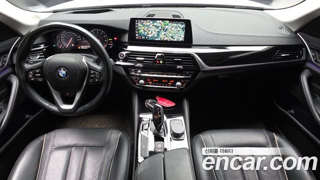 BMW 5-Series 2018 — photo 10
