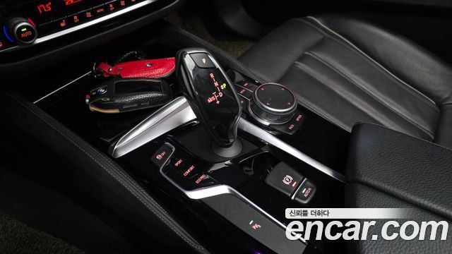 BMW 5-Series 2018 — photo 12