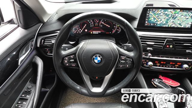 BMW 5-Series 2018 — photo 19