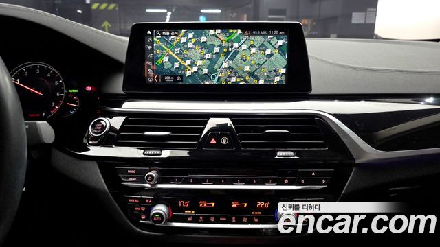 BMW 5-Series 2018 — photo 21