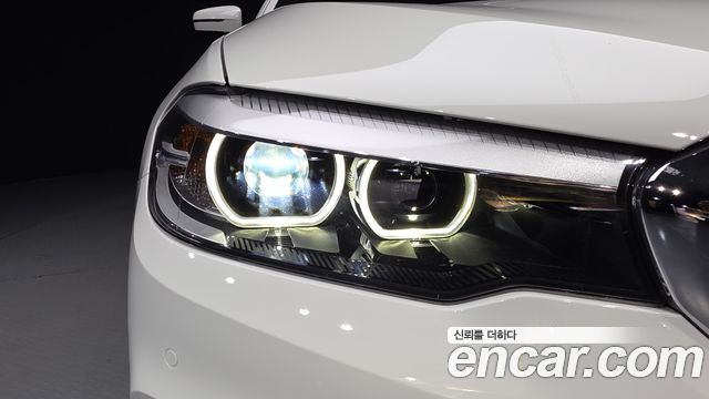 BMW 5-Series 2018 — photo 8