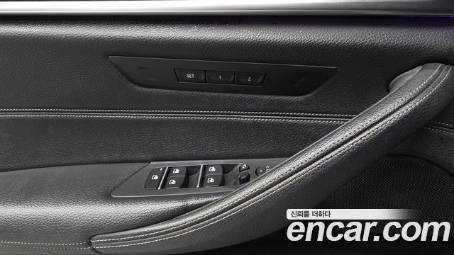 BMW 5-Series 2018 — photo 29