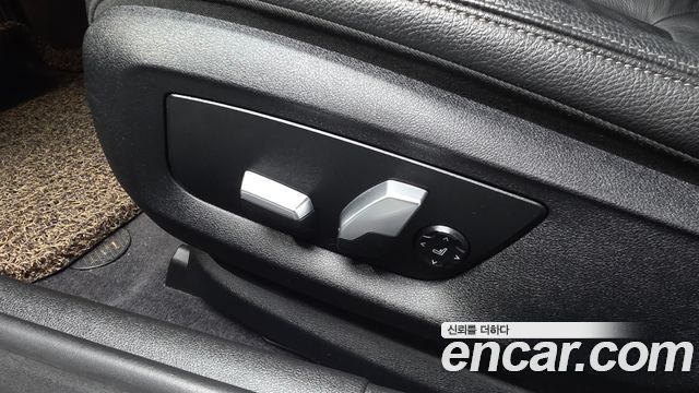 BMW 5-Series 2018 — photo 30
