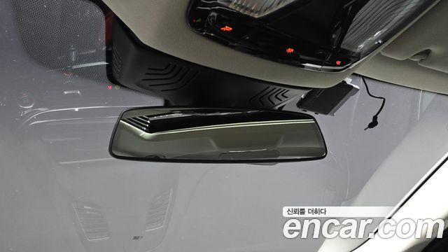 BMW 5-Series 2018 — photo 31