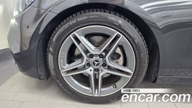 Mercedes-Benz E-Class 2023 — photo 5
