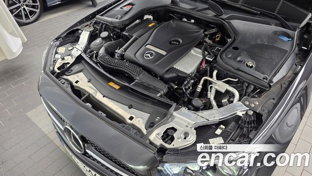 Mercedes-Benz E-Class 2023 — photo 6