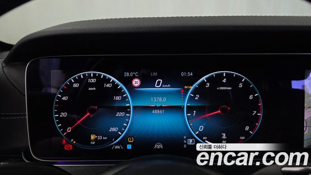 Mercedes-Benz E-Class 2023 — photo 11
