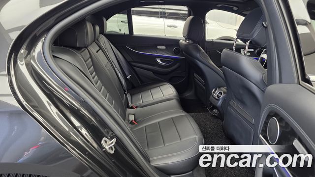 Mercedes-Benz E-Class 2023 — photo 18