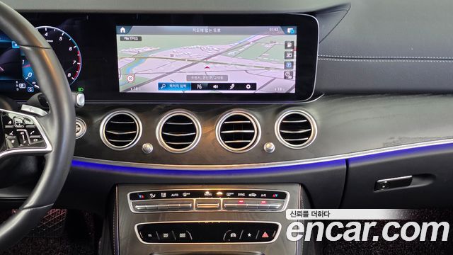 Mercedes-Benz E-Class 2023 — photo 20
