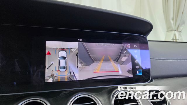 Mercedes-Benz E-Class 2023 — photo 21