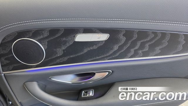 Mercedes-Benz E-Class 2023 — photo 24