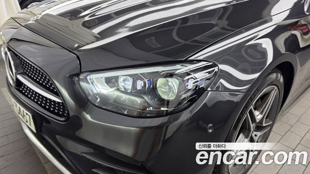 Mercedes-Benz E-Class 2023 — photo 8