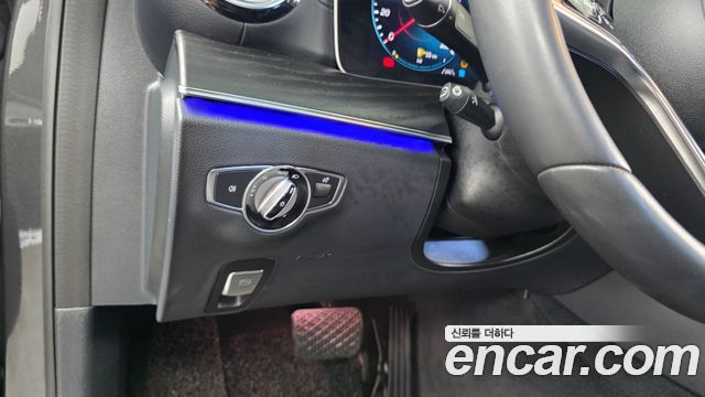 Mercedes-Benz E-Class 2023 — photo 28