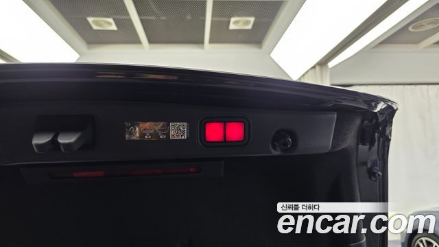 Mercedes-Benz E-Class 2023 — photo 33