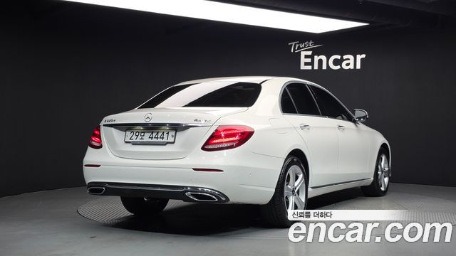 Mercedes-Benz E-Class 2018 — photo 2