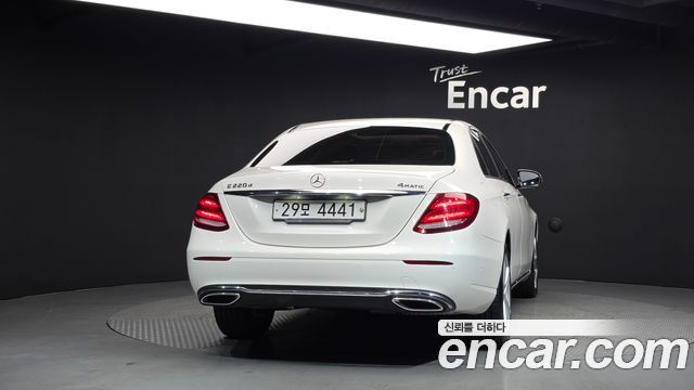 Mercedes-Benz E-Class 2018 — photo 4