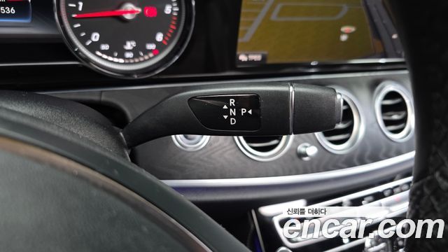 Mercedes-Benz E-Class 2018 — photo 12