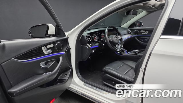 Mercedes-Benz E-Class 2018 — photo 13