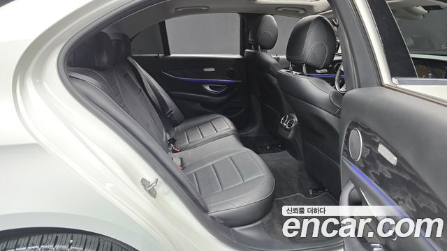 Mercedes-Benz E-Class 2018 — photo 18