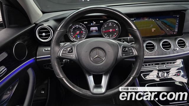 Mercedes-Benz E-Class 2018 — photo 19
