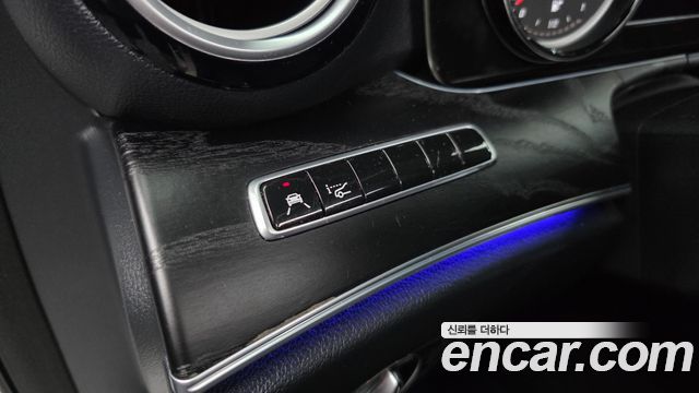 Mercedes-Benz E-Class 2018 — photo 25