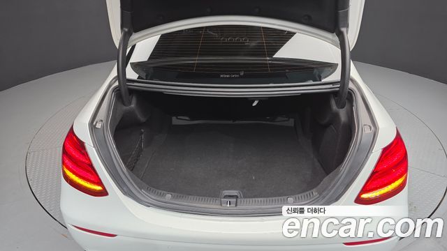 Mercedes-Benz E-Class 2018 — photo 26