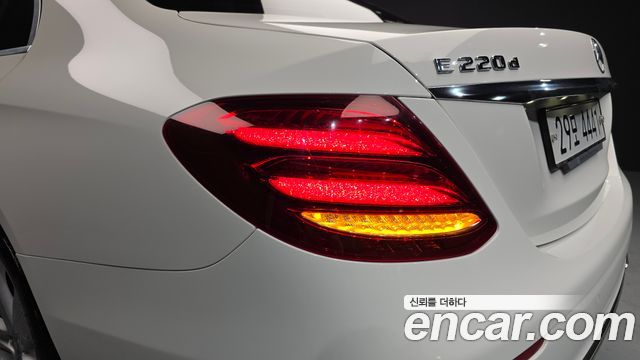Mercedes-Benz E-Class 2018 — photo 9