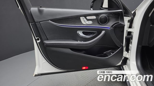 Mercedes-Benz E-Class 2018 — photo 14
