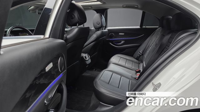 Mercedes-Benz E-Class 2018 — photo 16