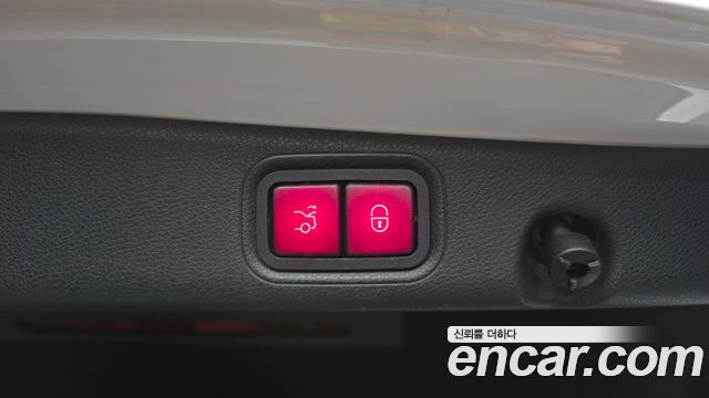 Mercedes-Benz E-Class 2018 — photo 32