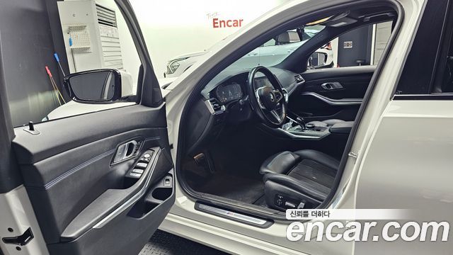 BMW 3-Series 2021 — photo 13