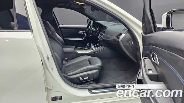 BMW 3-Series 2021 — photo 17