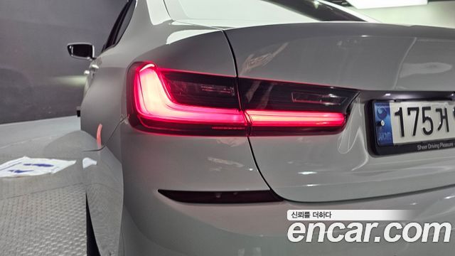 BMW 3-Series 2021 — photo 9