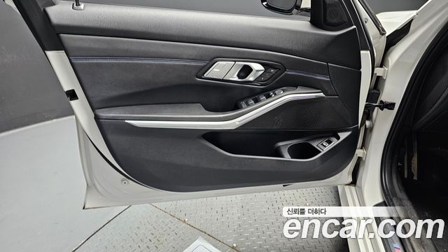 BMW 3-Series 2021 — photo 14