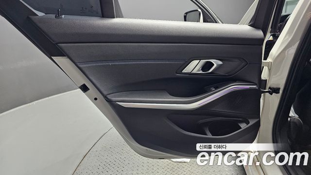 BMW 3-Series 2021 — photo 15