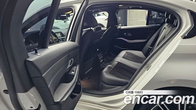 BMW 3-Series 2021 — photo 16