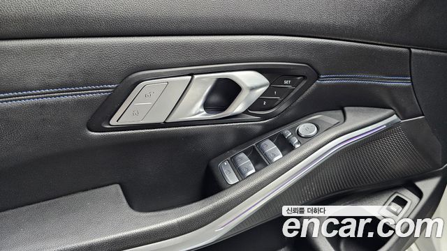 BMW 3-Series 2021 — photo 30