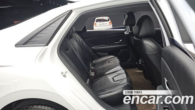 Hyundai AVANTE 2021 — photo 17