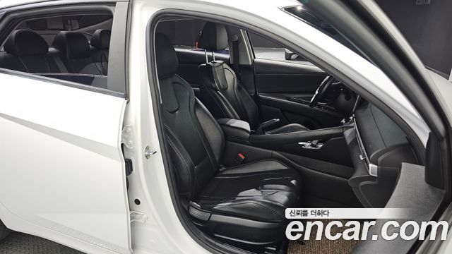 Hyundai AVANTE 2021 — photo 16