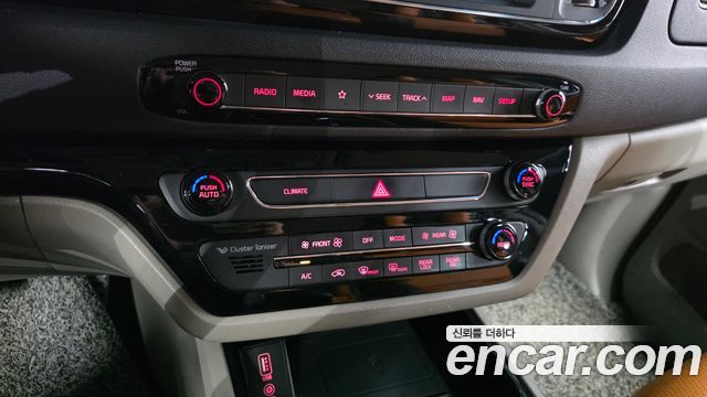 Kia Canival 2019 — photo 16