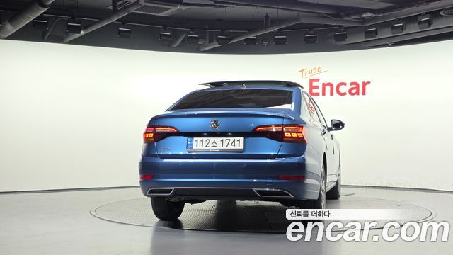 Volkswagen Jetta 2021 — photo 4