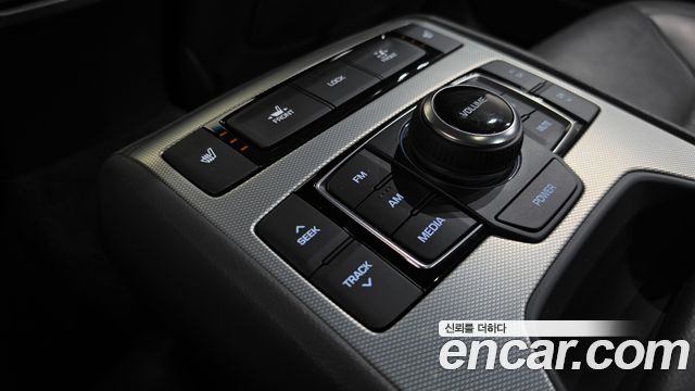 Genesis G80 2017 — photo 17