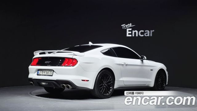 Ford Mustang 2022 — photo 2