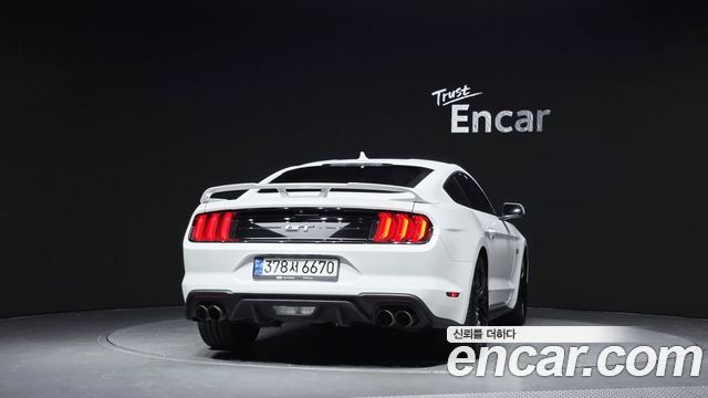 Ford Mustang 2022 — photo 4