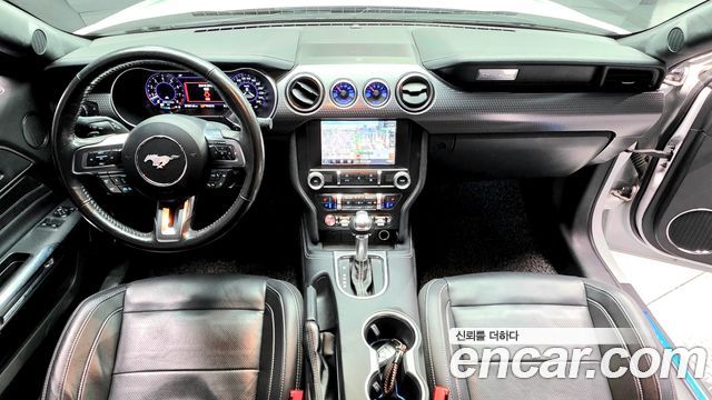 Ford Mustang 2022 — photo 7