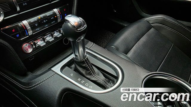 Ford Mustang 2022 — photo 9