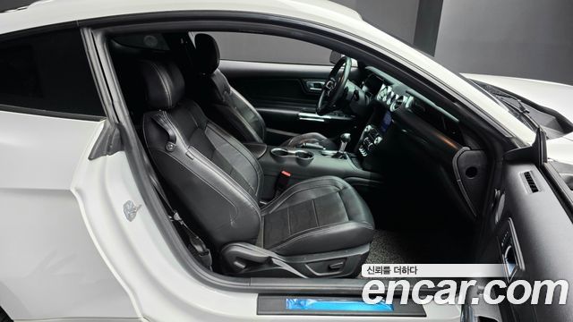 Ford Mustang 2022 — photo 12